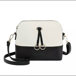 2022 Women’s Leather Handbag. NWT